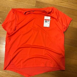 Nike Miler
Women's Short-Sleeve Running Top